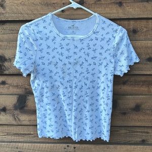 Hollister baby tee with blue flowers on it